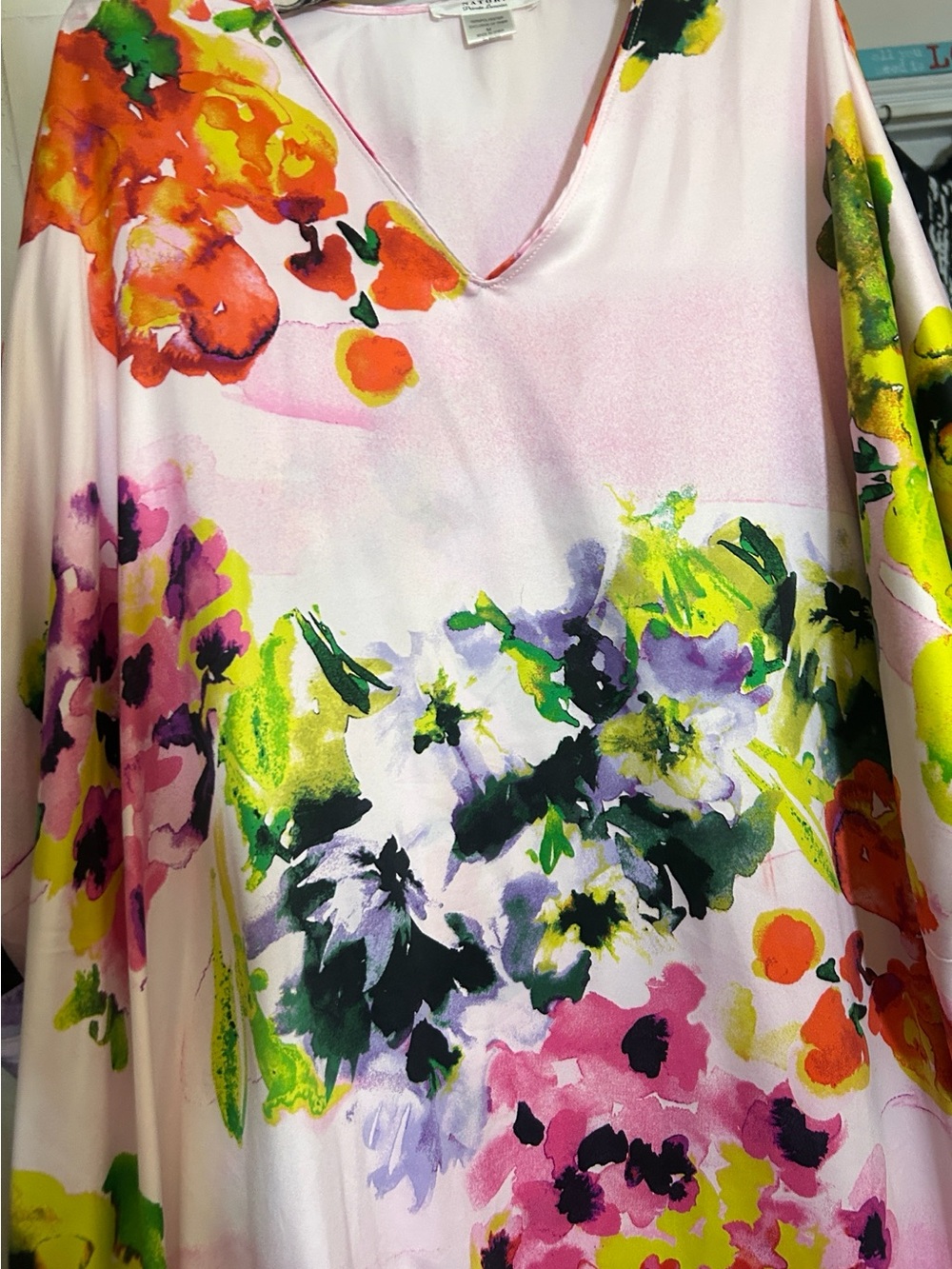 Natori Pink Floral V-Neck Caftan Robe